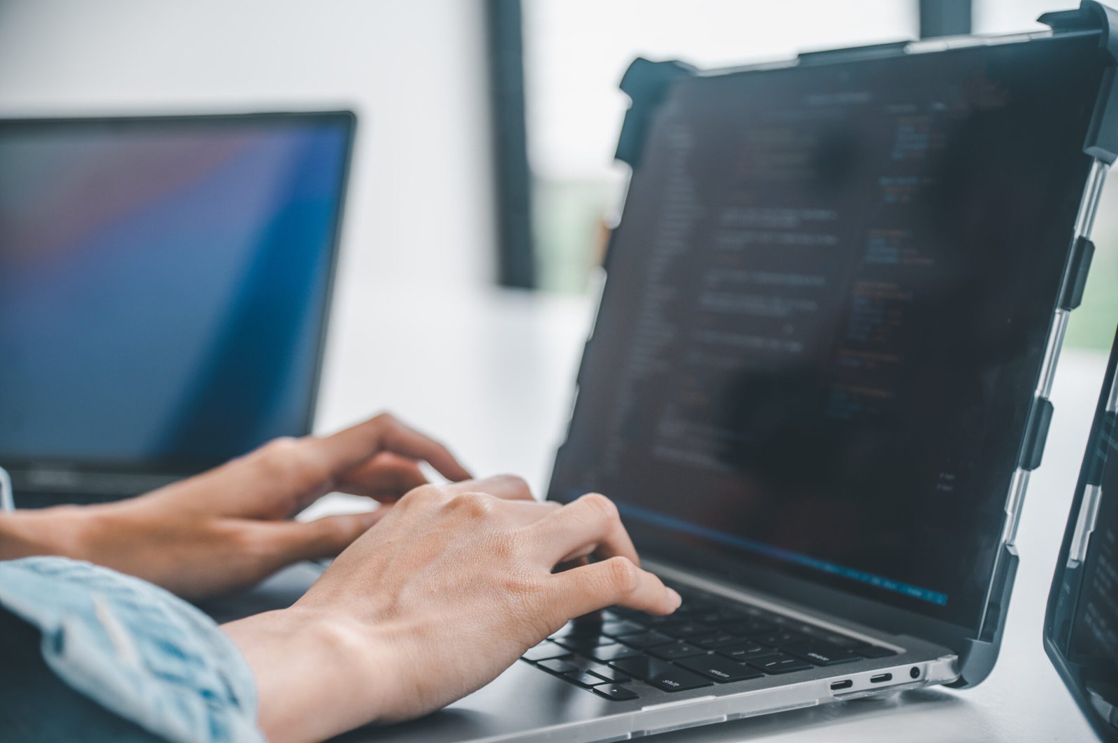 Why Searching ‘Web Developer Near Me’ Isn’t Enough—Here’s What You Should Know